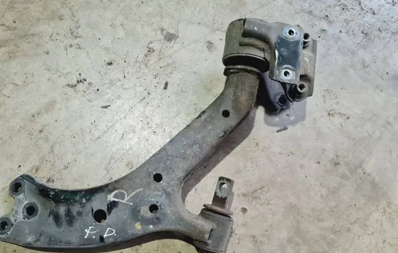 Honda CR-V Front lower control arm/wishbone
