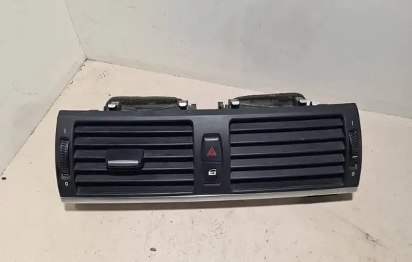 BMW X5 E70 Dash center air vent grill 7161801 6958654 7161802