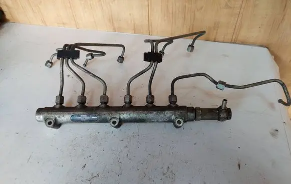Volvo V70 Fuel main line pipe 8658252 0445214010