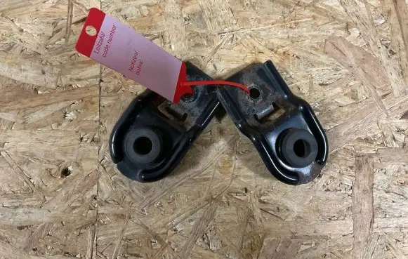 Subaru Legacy Radiator mount bracket