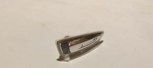 Opel Grandland X Front fender indicator light 13491089