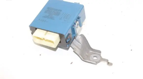 Toyota Prius+ (ZVW40) Central locking switch button 8597047030