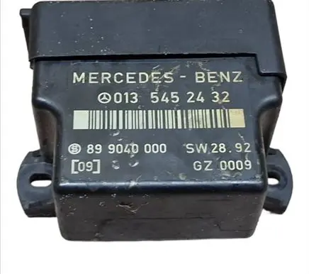 Mercedes-Benz E W124 Glow plug pre-heat relay 0135452432