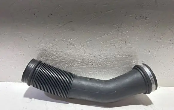 Volkswagen PASSAT B5 Air intake hose/pipe 058129627E