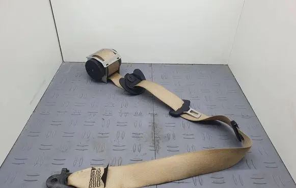 BMW 5 F10 F11 Front seatbelt 610126200C 130716