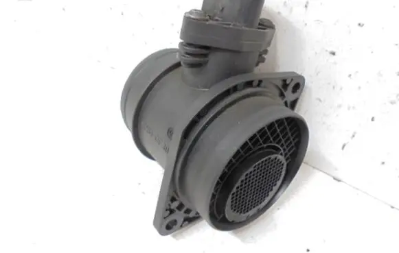 Volkswagen Golf V Mass air flow meter 038906461B