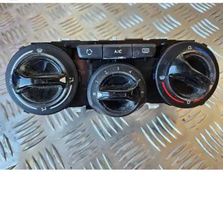 Peugeot 2008 I Climate control unit E1063074