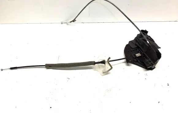 Nissan Qashqai Front door lock 3511L 3511I