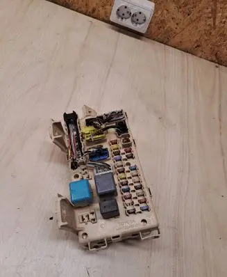 Toyota Avensis T250 Fuse box set 8264105040A 6000684637 06061215003801