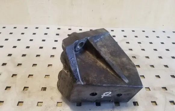 Opel Frontera B Engine mounting bracket