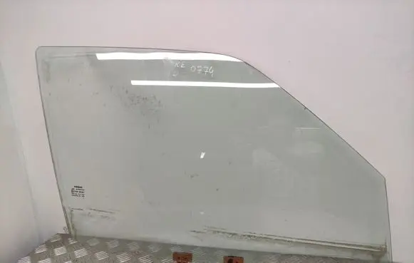 Nissan Juke I F15 Front door window glass four-door