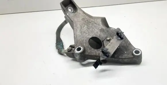 BMW 1 E82 E88 Engine mounting bracket 6775041