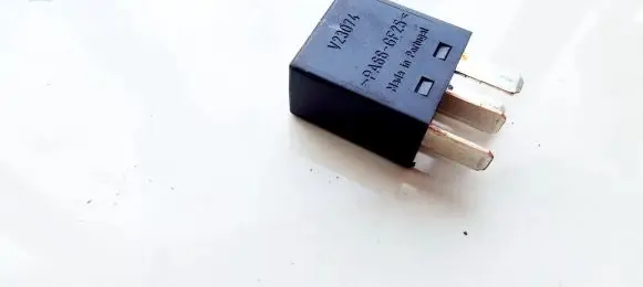 Mitsubishi Space Star Other relay MB953382