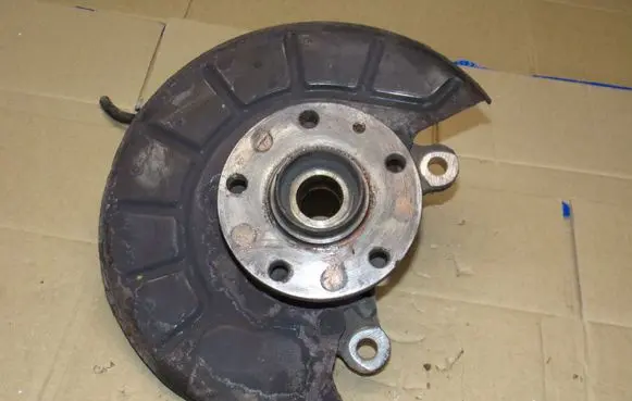Skoda Octavia Mk2 (1Z) Front wheel hub spindle knuckle
