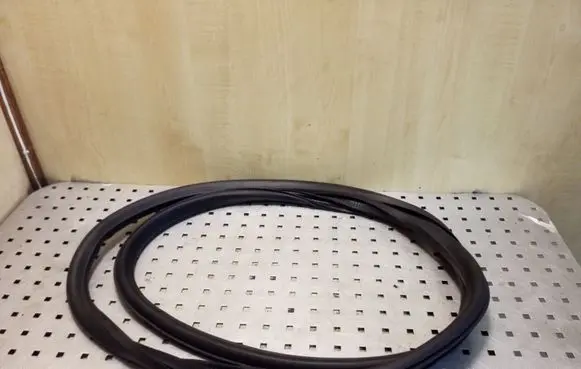Opel Meriva B Rear door rubber seal (on body) 