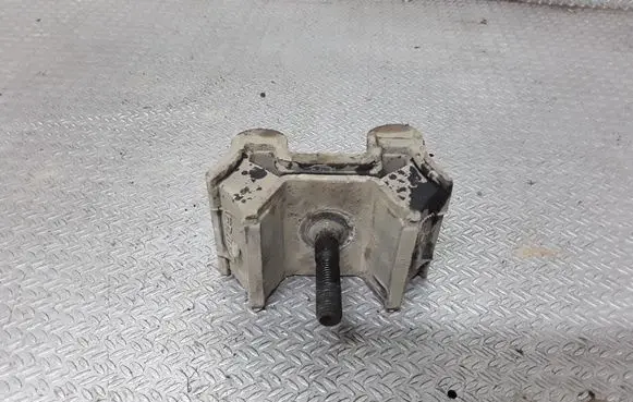 Mercedes-Benz ML W163 Engine mount bracket