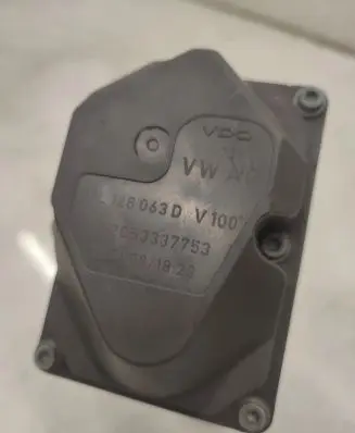 Volkswagen Touran I Throttle valve 03L128063D A2C53337753