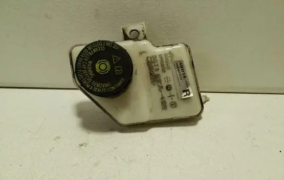 Nissan X-Trail T32 Brake fluid reservoir 0204824774