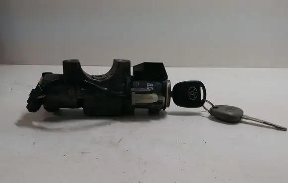 Toyota Avensis T250 Ignition lock 450200504 736661A