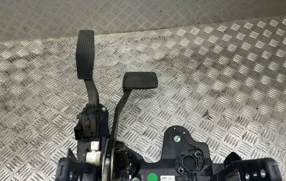Chevrolet Cruze Pedal assembly 