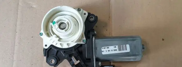Audi A8 S8 D4 4H Rear door soft close latching motor 4F0837060