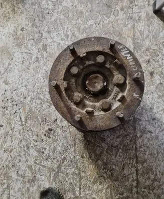 Mercedes-Benz Sprinter W901 W902 W903 W904 Front wheel hub