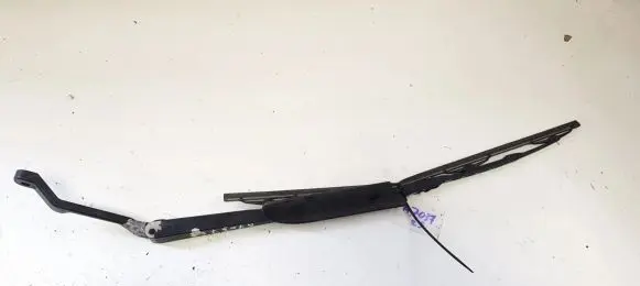 Honda CR-V Front wiper blade arm