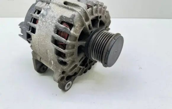 Volkswagen Golf VI Generator/alternator 03L903023A 2608901A 210093451
