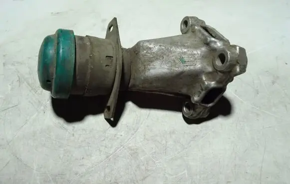Peugeot 307 Engine mounting bracket 9640951780