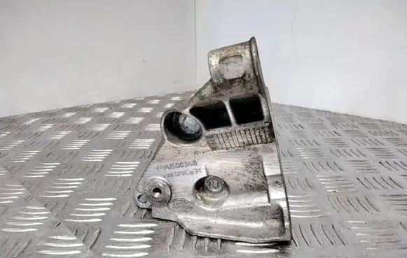 Land Rover Range Rover Sport L494 Power steering pump mounting bracket QVU500340
