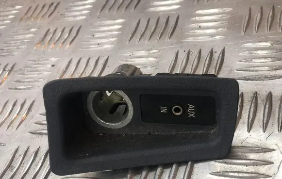 BMW 1 E81 E87 AUX in-socket connector 61316930561