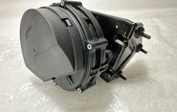 Audi A8 S8 D2 4D Intake resonator 07C906601 72185125 07C906615A