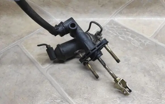 Clutch slave cylinder