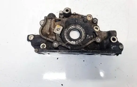 Chrysler Voyager Oil pump 4667353