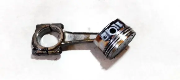 Citroen Xsara Piston with connecting rod