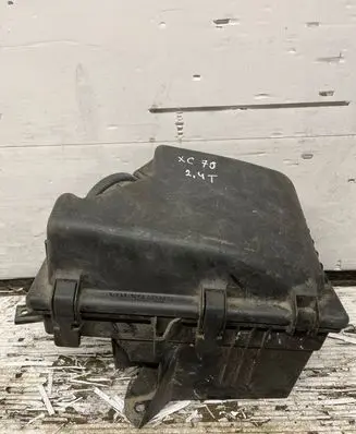 Volvo XC70 Air filter box 8649673