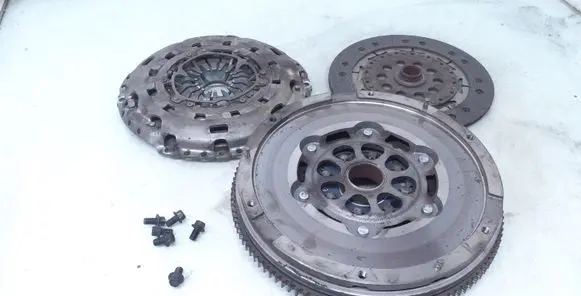 Ford Mondeo Mk III Clutch set kit 2S717550FA