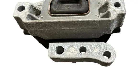 Mitsubishi Outlander Engine mount bracket