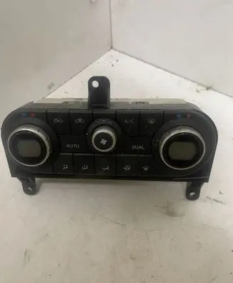 Nissan Qashqai Climate control unit 27500JD45A