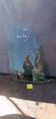 Ford Focus Front door window glass four-door 1212123