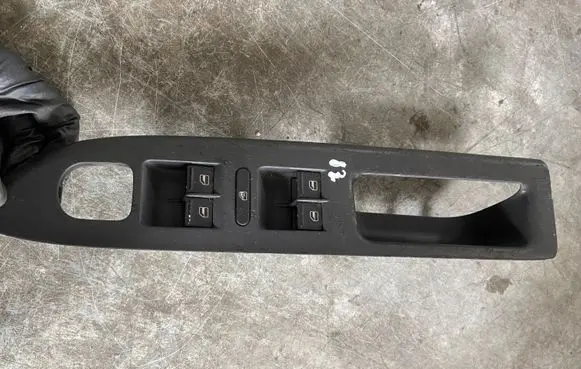 Volkswagen PASSAT B7 Electric window control switch 1K4959857