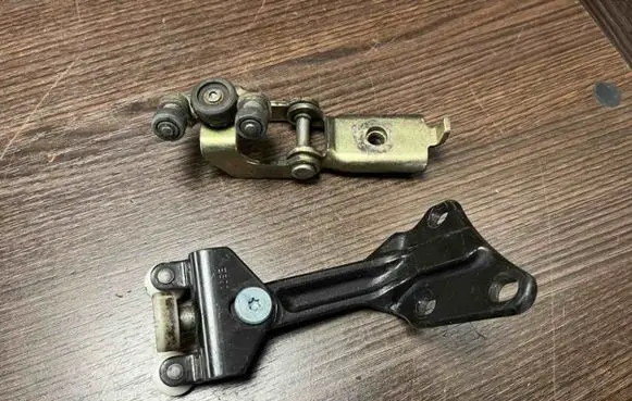 Mercedes-Benz Sprinter W906 Front door hinge set A9067600147 9017601347
