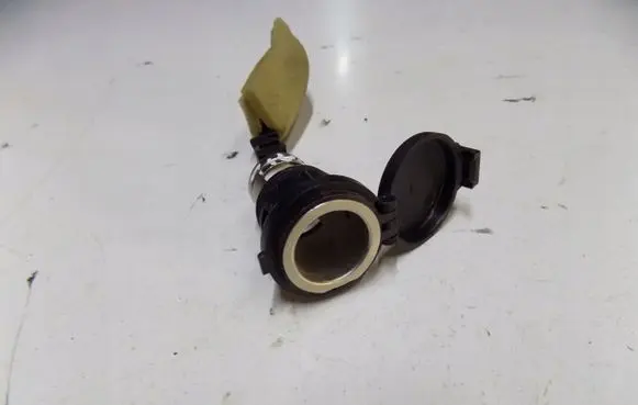 Nissan X-Trail T30 12 V Socket (rear) 3225hgre127798