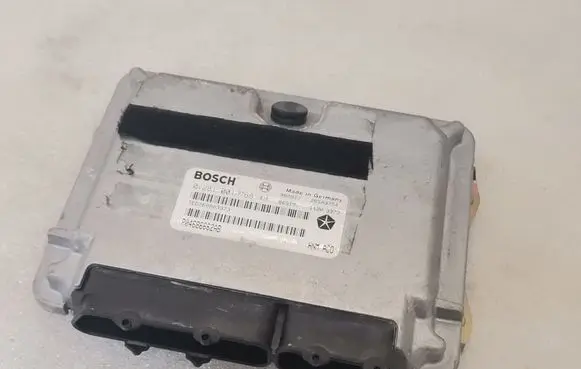 Chrysler Voyager Engine control unit/module P04686662AB 0281001768