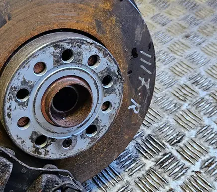Front wheel hub