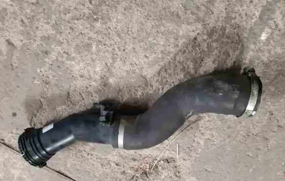 BMW 1 F20 F21 Intercooler hose/pipe 7597588