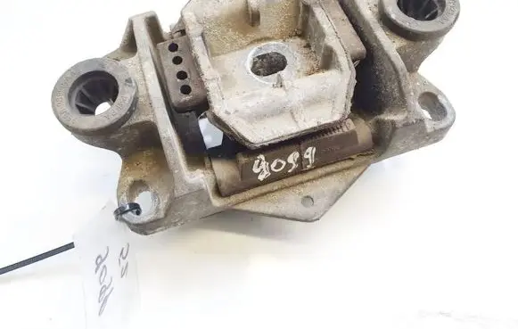 Ford Mondeo Mk III Engine mount bracket 1s717m122
