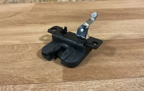 Porsche Cayenne (9PA) Loading door lock 7L5827505A