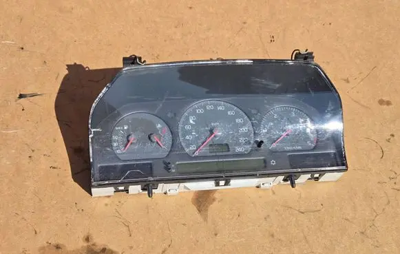 Speedometer (instrument cluster)