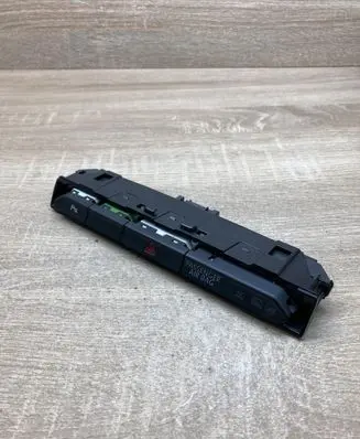Volkswagen PASSAT B8 Hazard light switch 3G2853769A